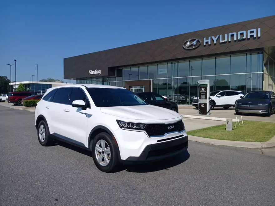 2022 Kia Sorento LX photo 1