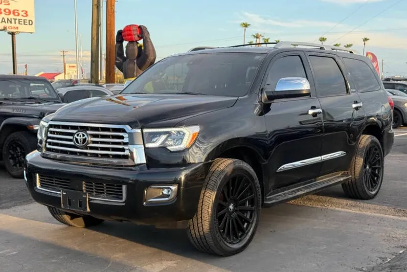 2018 Toyota Sequoia Platinum photo 1