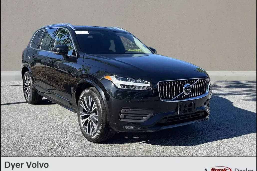 2022 Volvo XC90 T6 Momentum photo 1