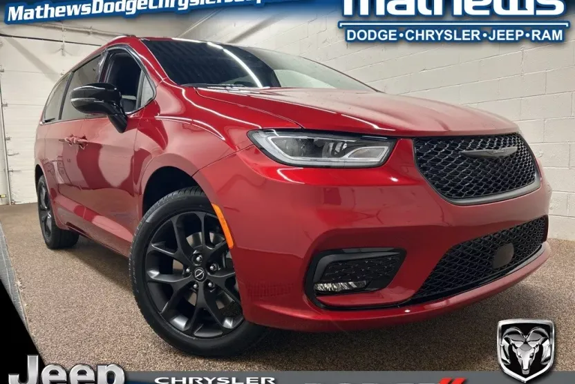 2026 Chrysler Pacifica photo 1