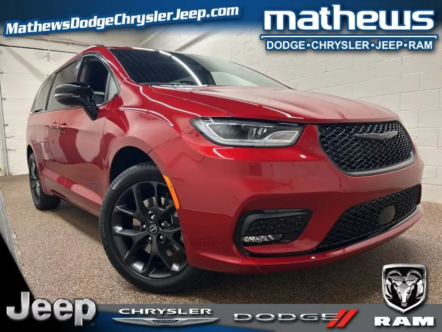 2026 Chrysler Pacifica photo 1