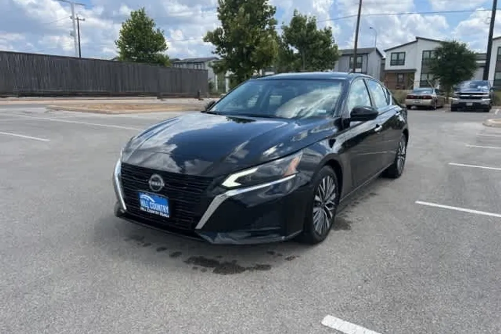 2023 Nissan Altima 2.5 SV photo 1
