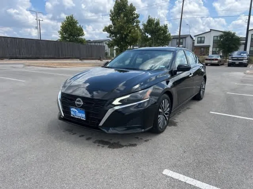 2023 Nissan Altima 2.5 SV photo 1