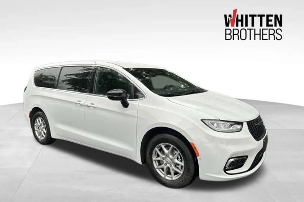2026 Chrysler Pacifica photo 1