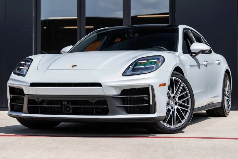 2025 Porsche Panamera 4 photo 1