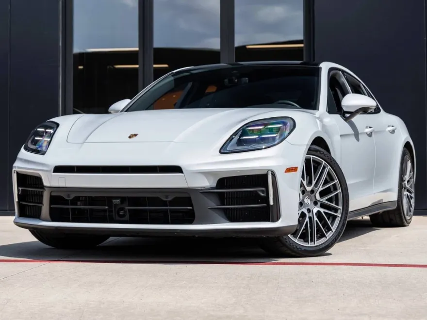 2025 Porsche Panamera 4 photo 1