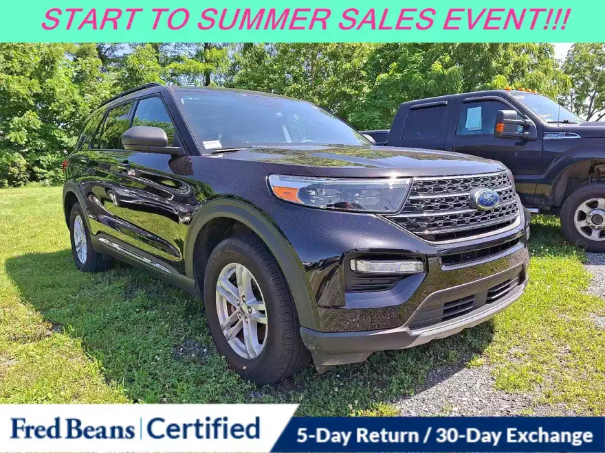 2023 Ford Explorer XLT photo 1