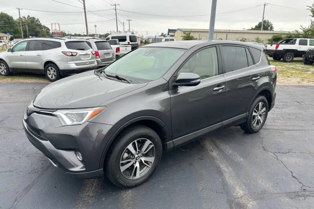 2018 Toyota RAV4 Adventure XLE photo 1