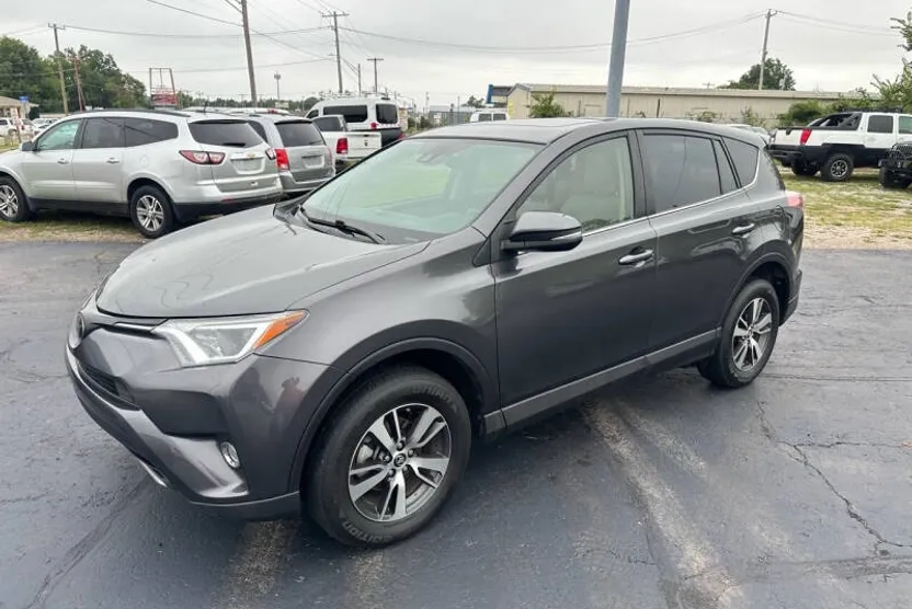 2018 Toyota RAV4 Adventure XLE photo 1