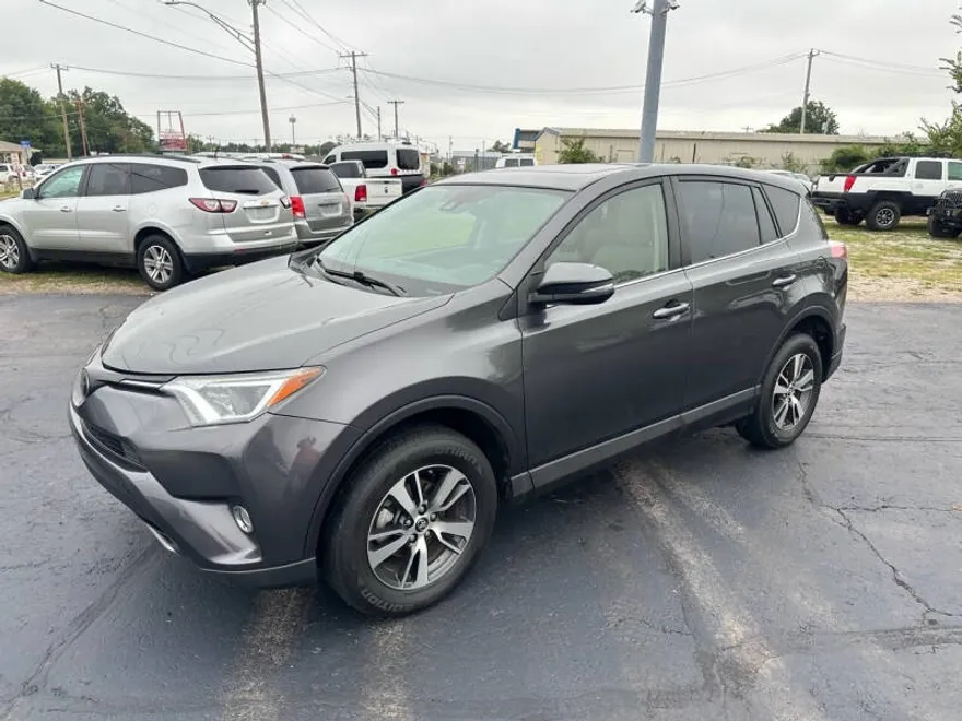 2018 Toyota RAV4 Adventure XLE photo 1
