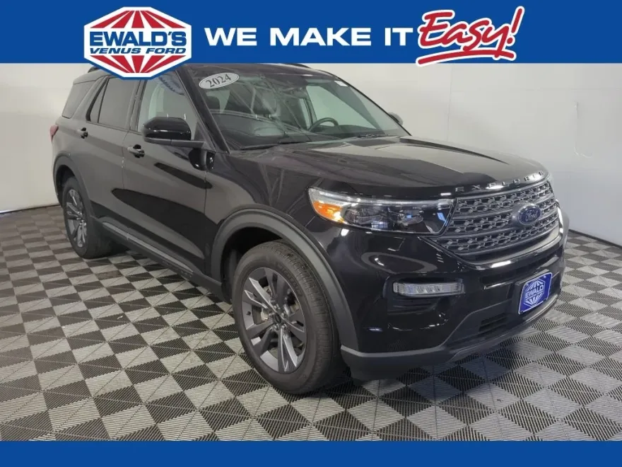 2024 Ford Explorer XLT photo 1