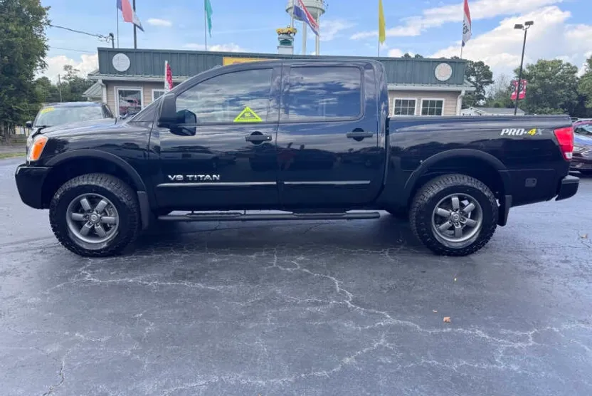 2013 Nissan Titan PRO-4X photo 1