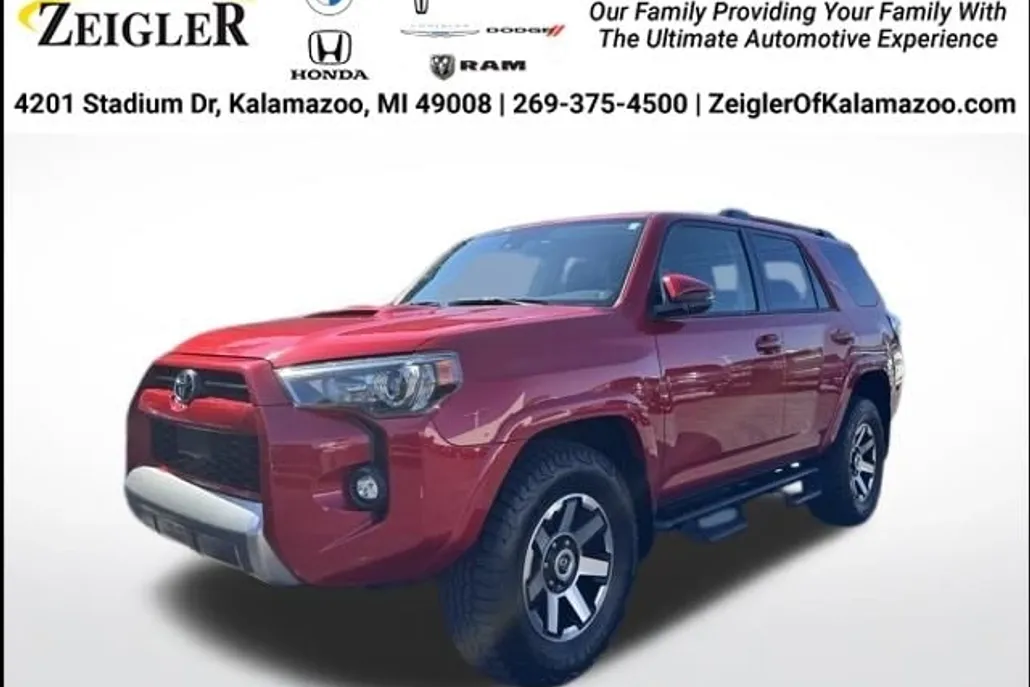 2022 Toyota 4Runner TRD Off-Road Premium photo 1