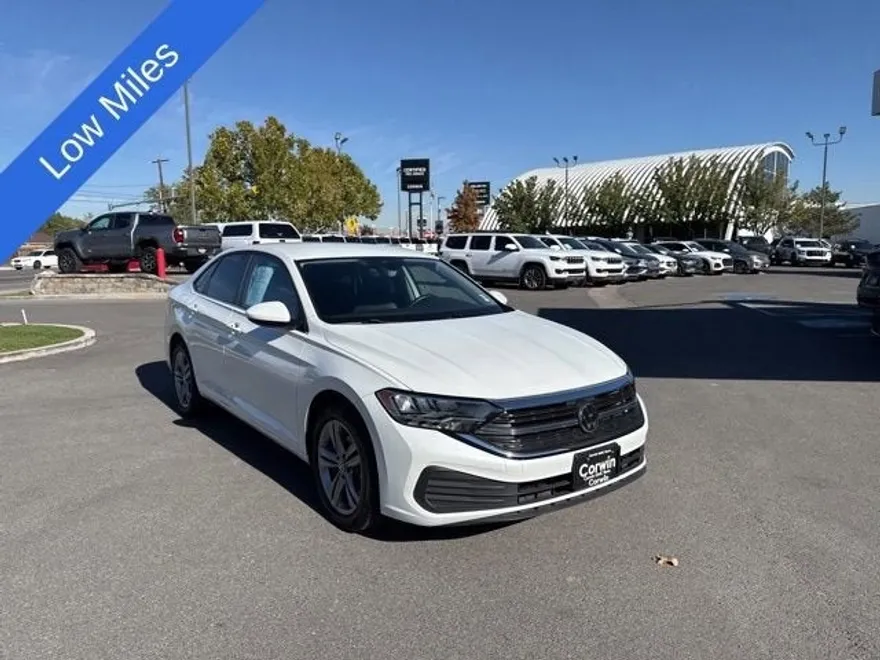 2024 Volkswagen Jetta SE photo 1