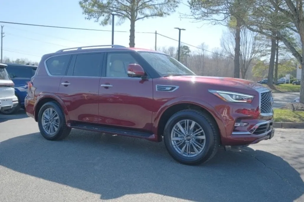 2022 Infiniti QX80 Luxe photo 1