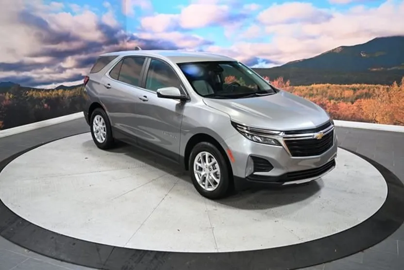 2024 Chevrolet Equinox LT photo 1