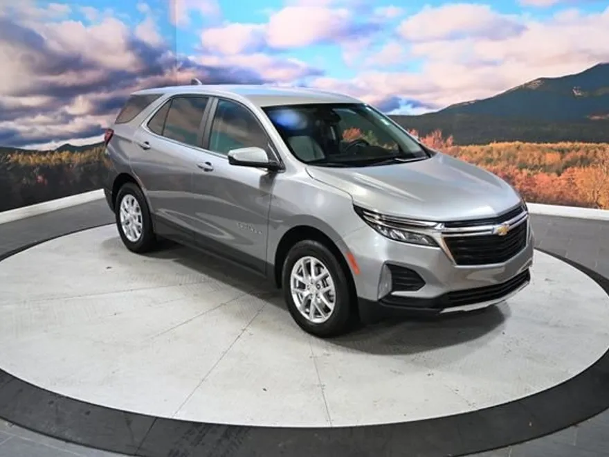2024 Chevrolet Equinox LT photo 1