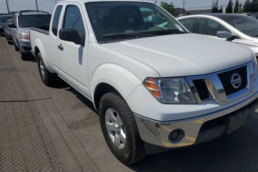 2010 Nissan Frontier SE photo 1