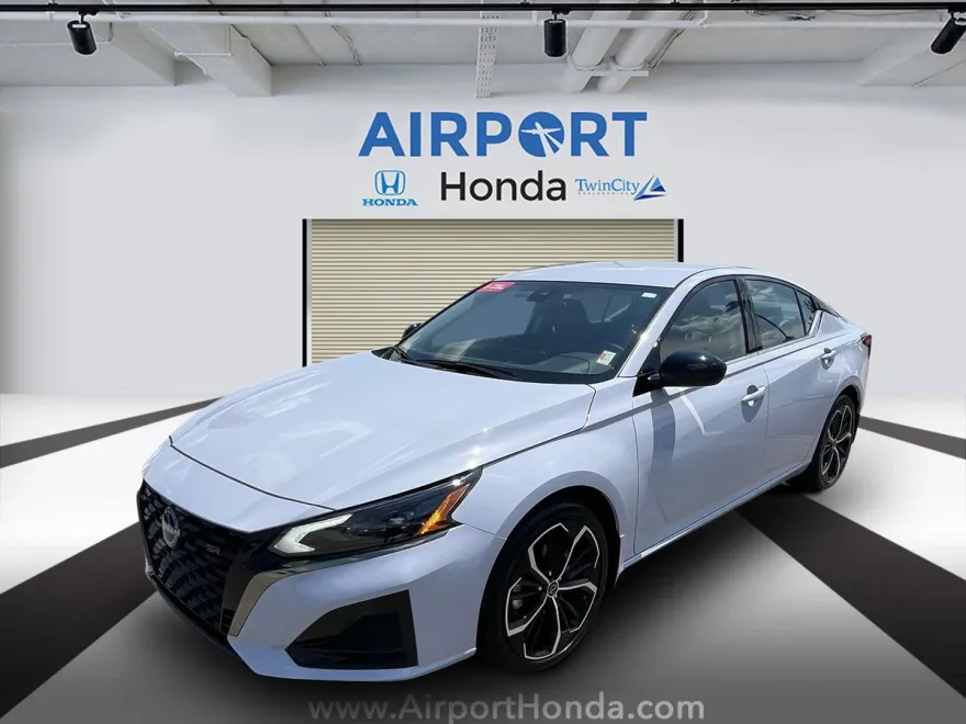2025 Nissan Altima 2.5 SR photo 1