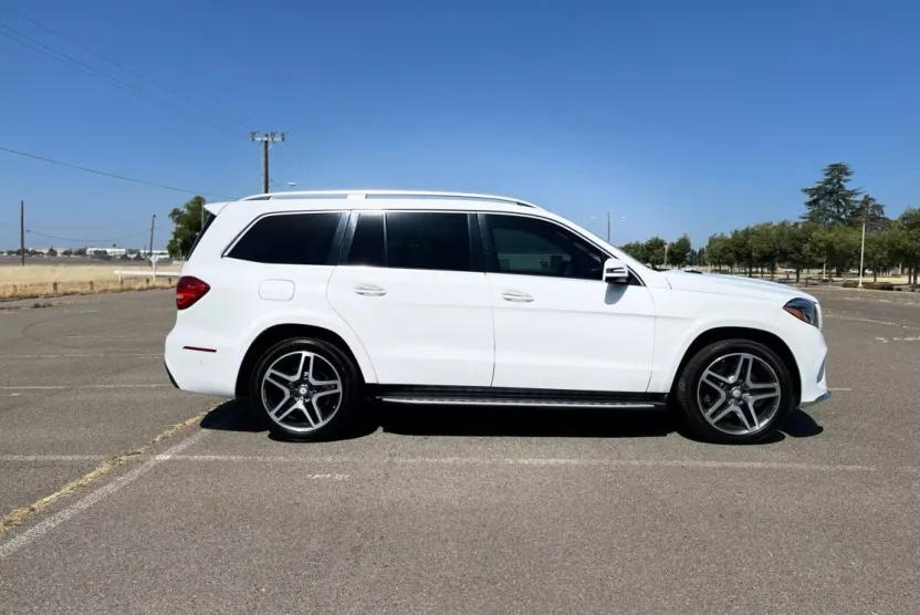 2017 Mercedes Benz GLS 550 photo 1
