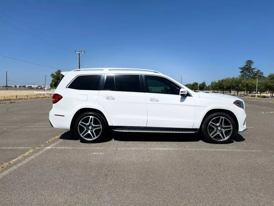 2017 Mercedes Benz GLS 550 photo 1