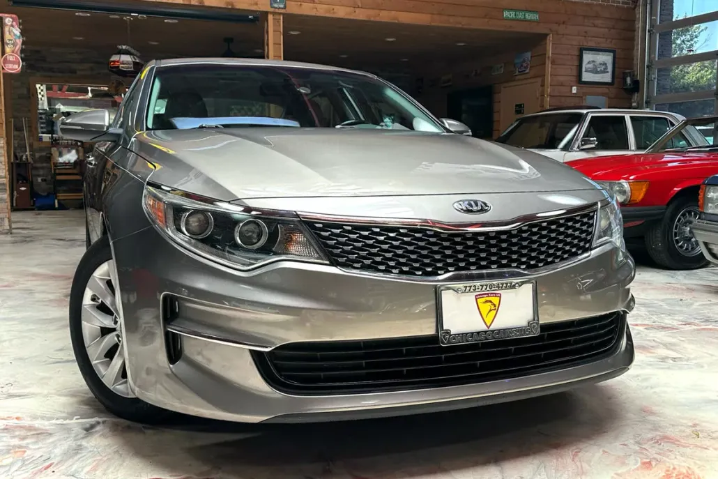 2016 Kia Optima EX photo 1