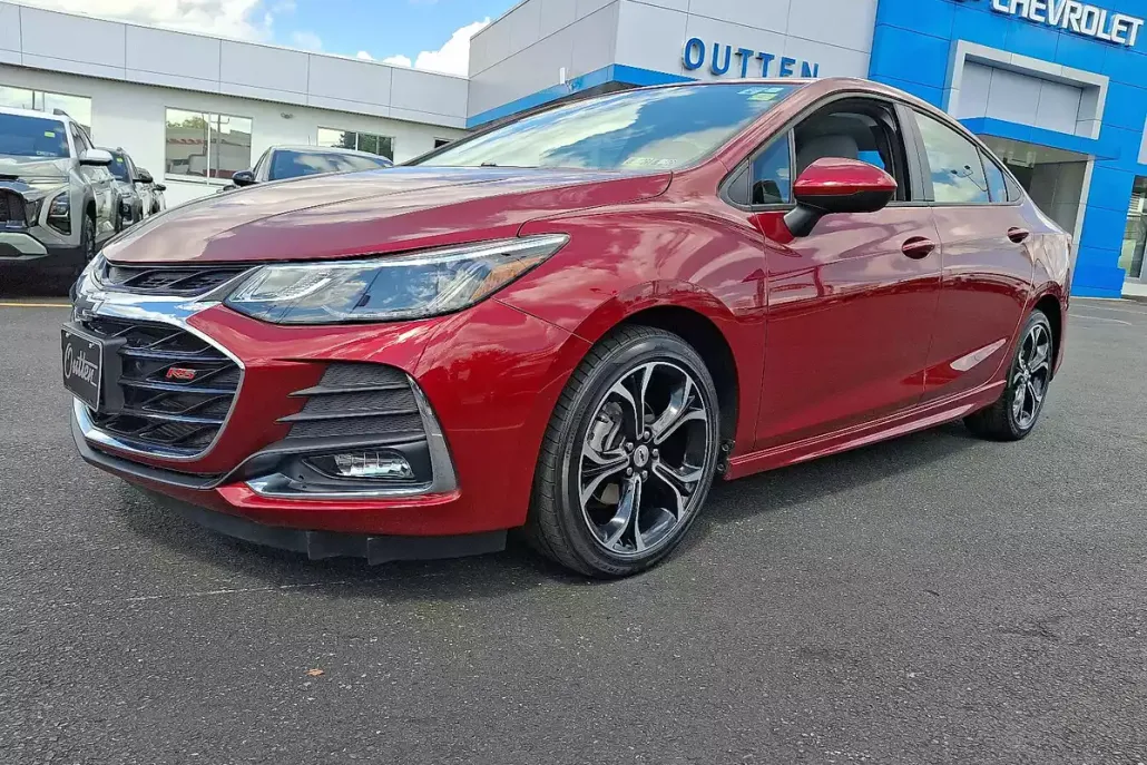 2019 Chevrolet Cruze LT photo 1
