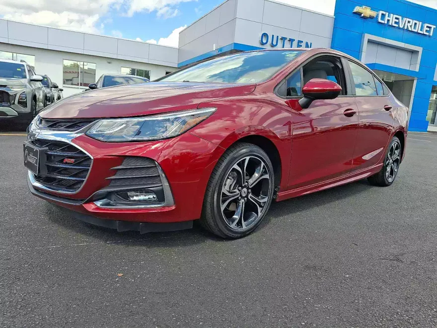 2019 Chevrolet Cruze LT photo 1