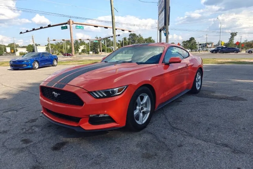 2016 Ford Mustang V6 photo 1