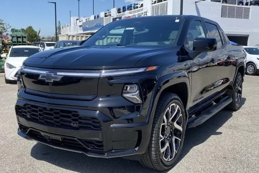 2025 Chevrolet Silverado EV RST photo 1