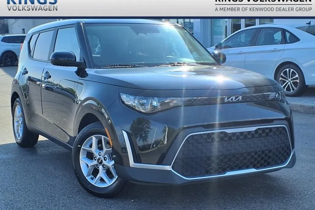 2023 Kia Soul S photo 1