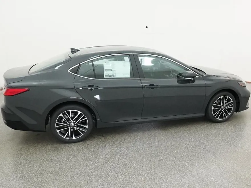 2026 Toyota Camry XLE photo 1