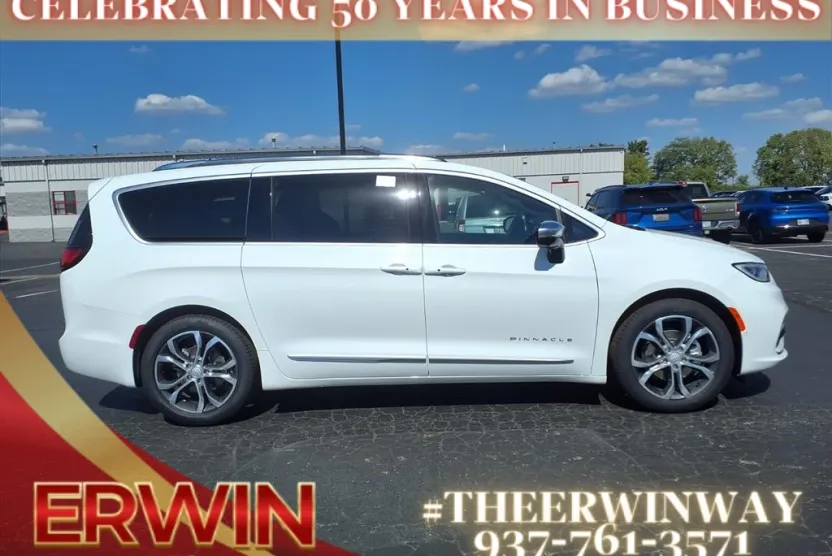 2026 Chrysler Pacifica Pinnacle photo 1