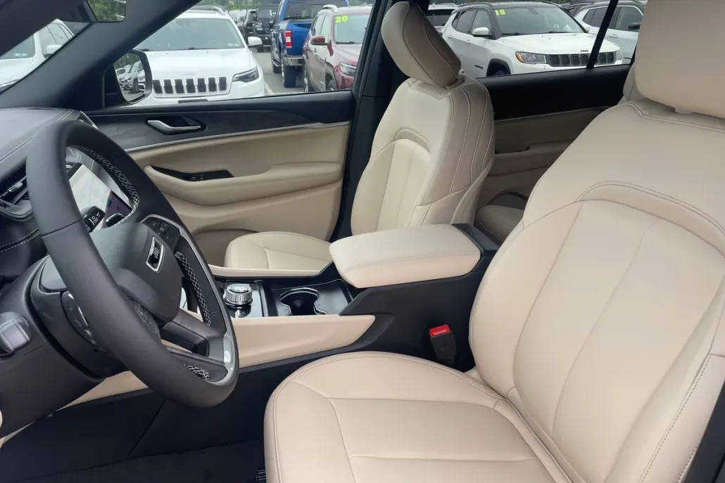 2025 Jeep Grand Cherokee Limited photo 1