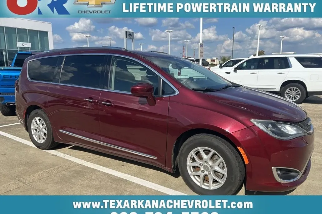 2020 Chrysler Pacifica Touring L photo 1