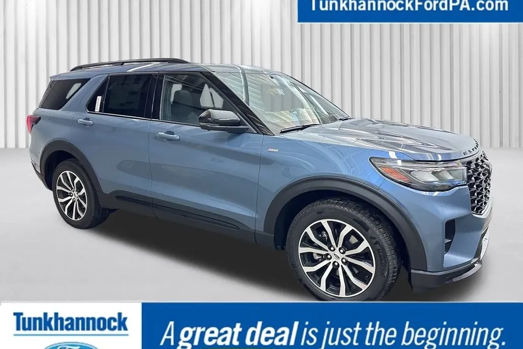 2025 Ford Explorer ST-Line photo 1