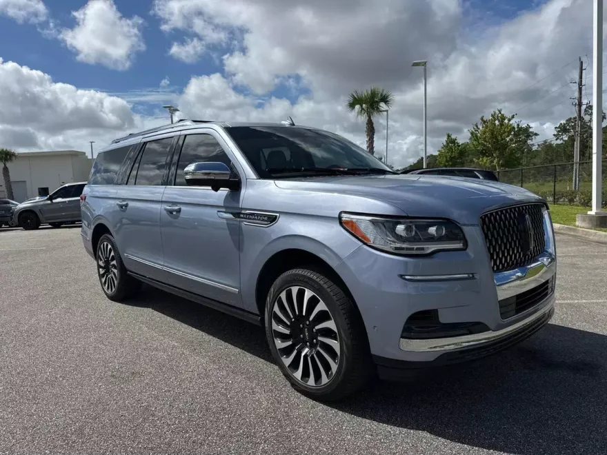 2023 Lincoln Navigator Black Label photo 1