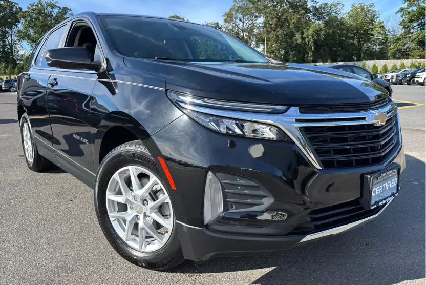2023 Chevrolet Equinox LT photo 1