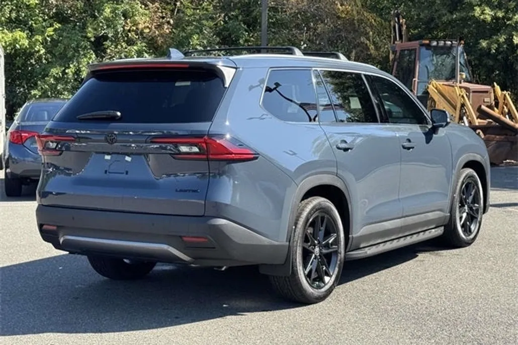 2025 Toyota Grand Highlander Limited photo 1