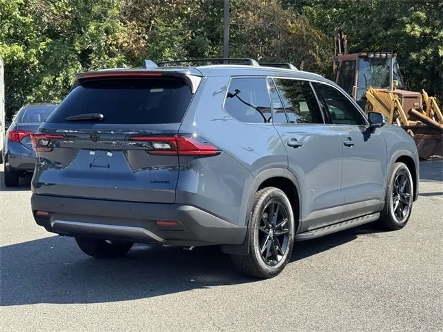 2025 Toyota Grand Highlander Limited photo 1
