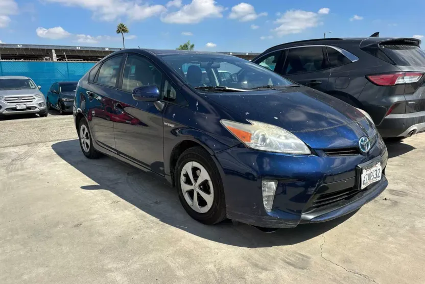 2013 Toyota Prius Two photo 1