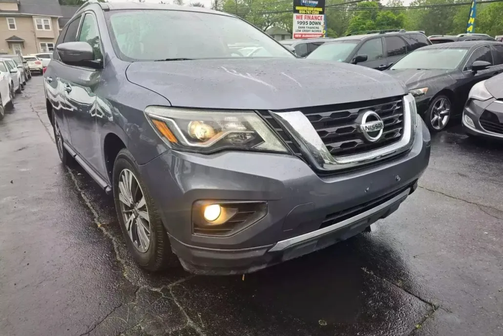 2019 Nissan Pathfinder SV photo 1