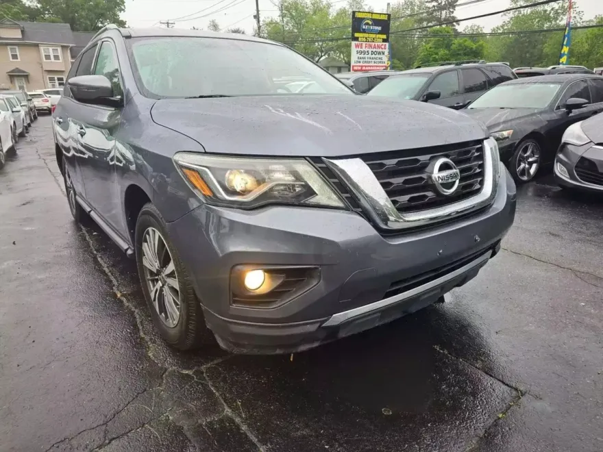 2019 Nissan Pathfinder SV photo 1
