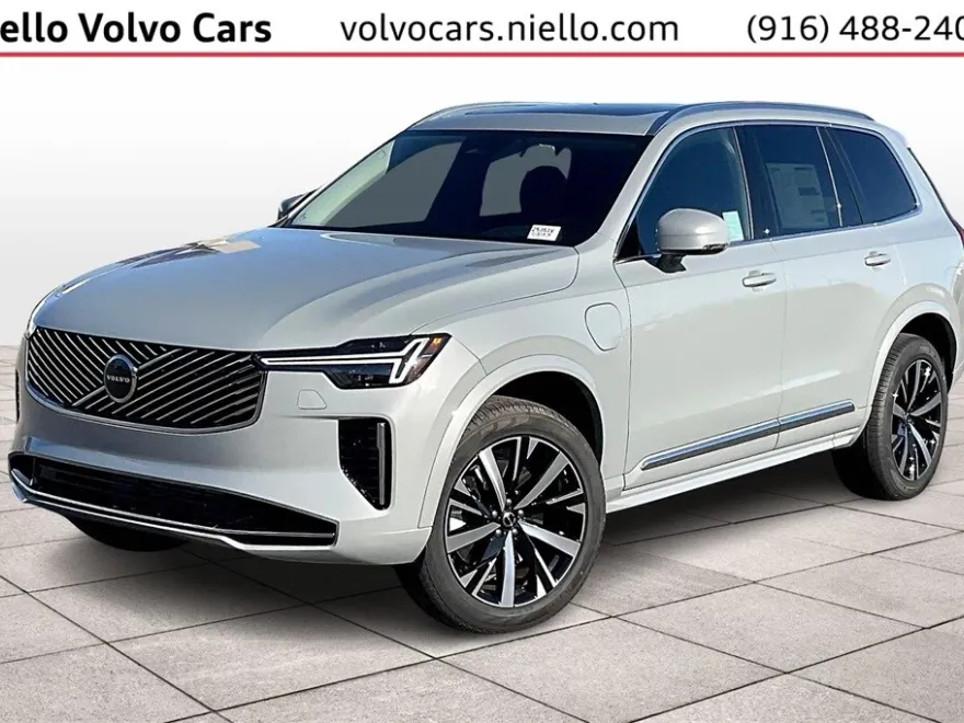 2025 Volvo XC90 T8 Core photo 1