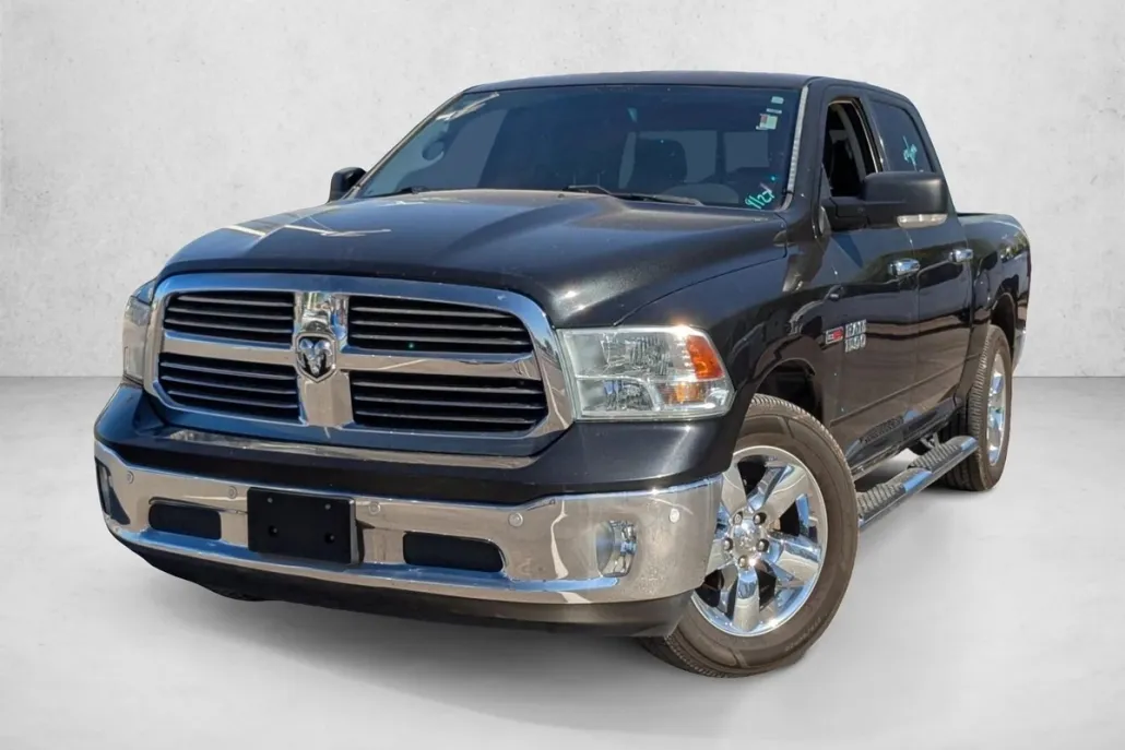 2016 Ram 1500 SLT photo 1