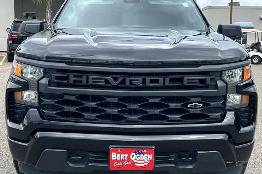 2024 Chevrolet Silverado 1500 Custom photo 1