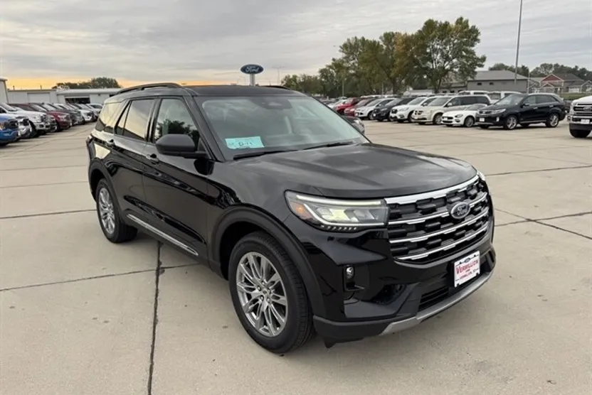 2025 Ford Explorer photo 1