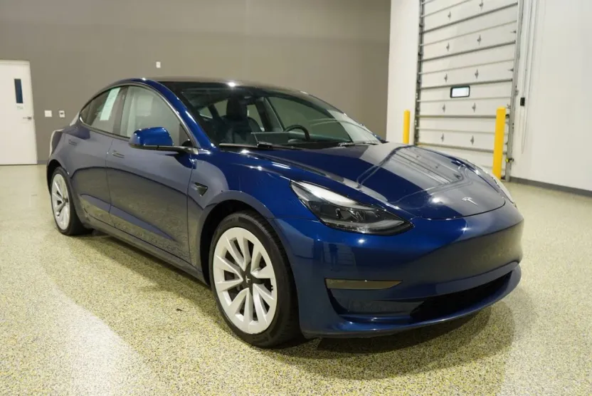 2021 Tesla Model 3 Standard Range Plus Rear-Wheel Drive photo 1