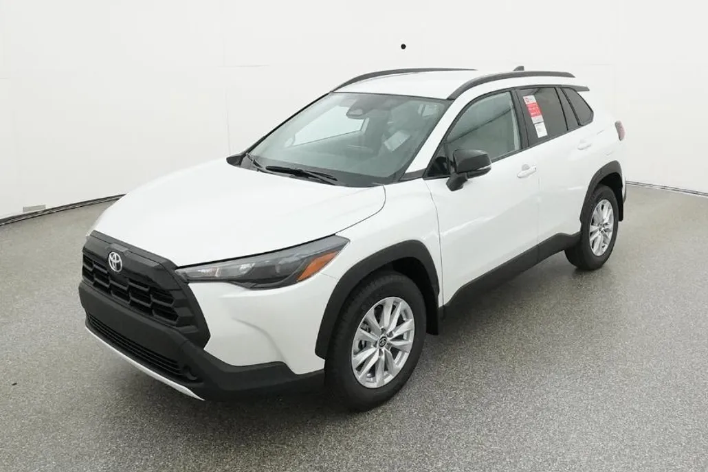 2026 Toyota Corolla Cross LE photo 1