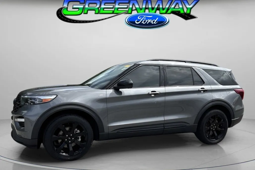 2023 Ford Explorer ST-Line photo 1